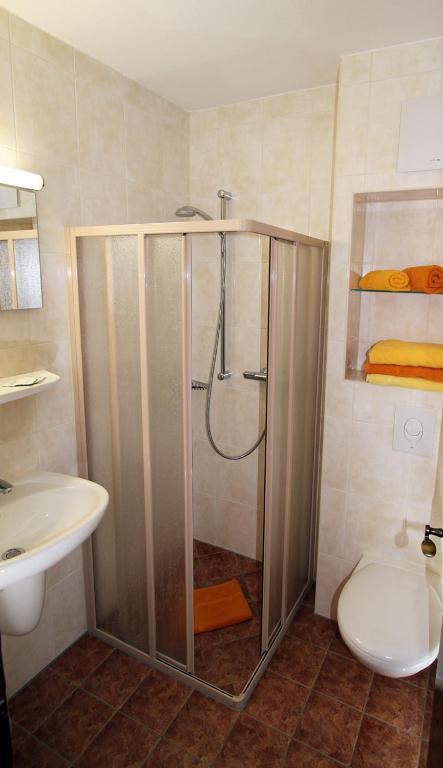 Zur Linde Hotel 2*